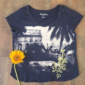 🌻Lucky Brand Tee with Beach Vibe Feel🌊💜